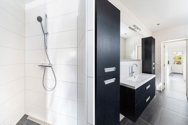 Foto - Te koop:  Royale twee-onder-een-kapwoning met comfort en ruimte!